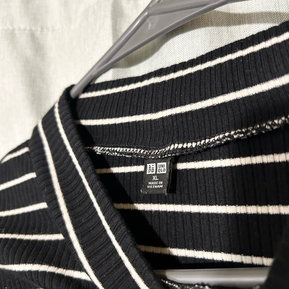 Uniqlo Black Ribbed Striped High Neck Long-Sleeve T-Shirt Size XL - Picture 4 of 4